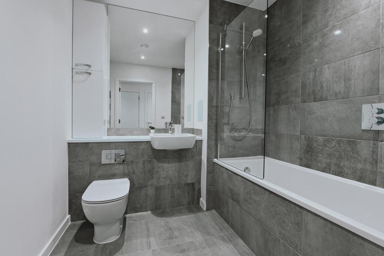 Khayat Homes - The Owelor - Two Bed London Exterior photo